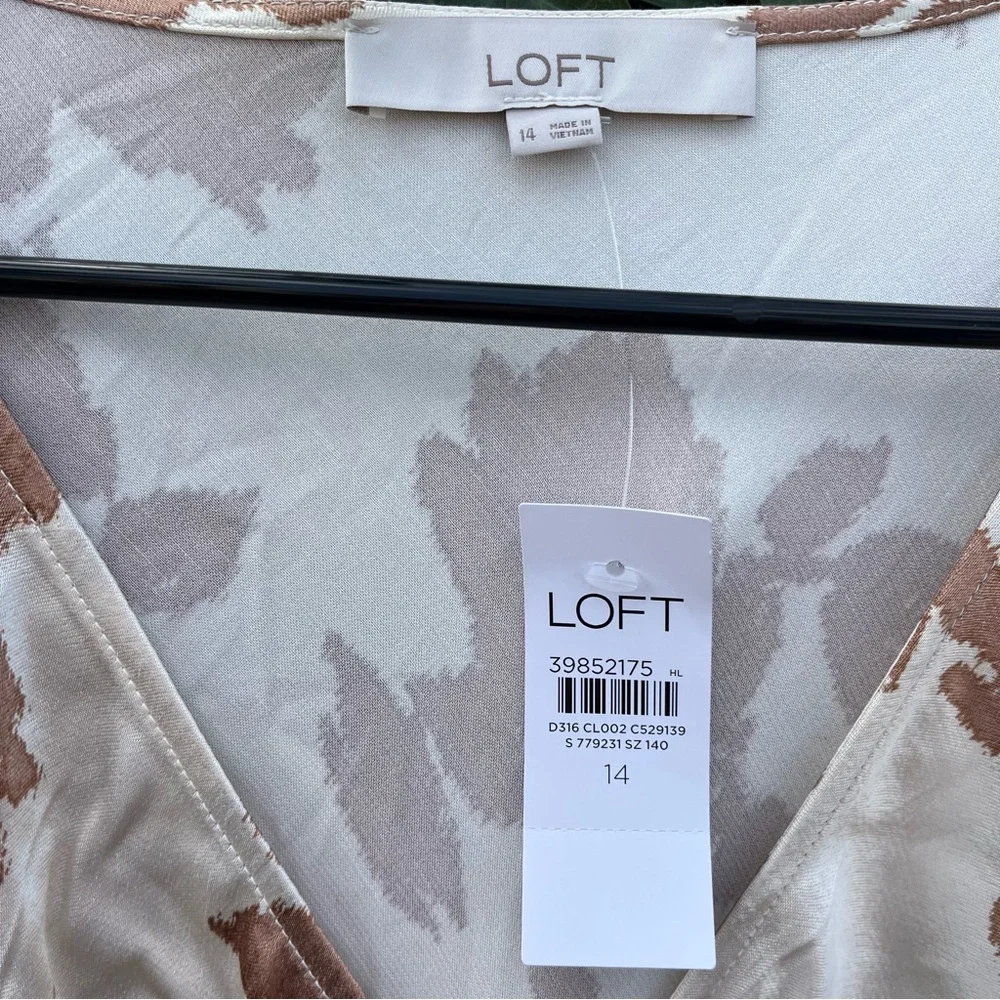 NWT LOFT Floral V-Neck Bias Maxi Dress in Size 14 - Picture 7 of 8